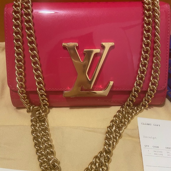 Lv - Picture 3 of 16